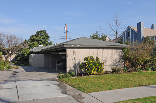 1262 N College Ave in Fresno, CA - Building Photo - Building Photo