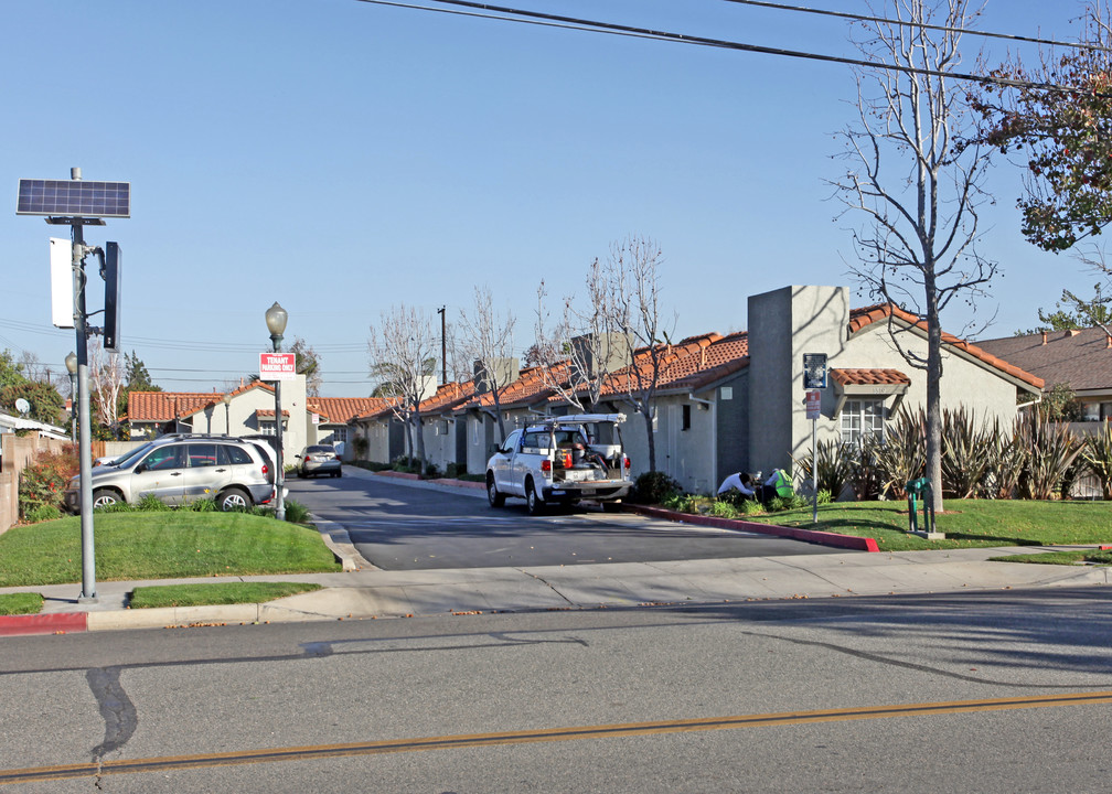 1519 E Walnut Ave in Orange, CA - Building Photo