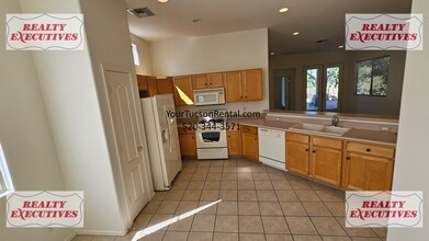 5079 N Pinnacle Cove Dr in Tucson, AZ - Building Photo - Building Photo