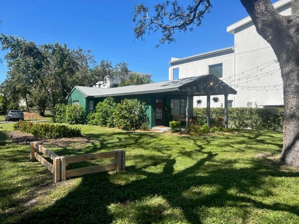 4007 Bayshore Blvd in Tampa, FL - Building Photo