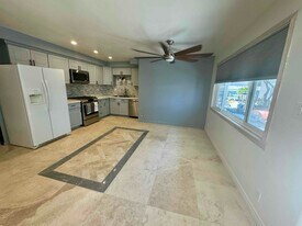 315 N Mission Rd, Unit 315 in Fallbrook, CA - Building Photo