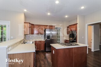 729 Tall Oaks Dr in Canton, GA - Foto de edificio - Building Photo