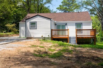 3822 Bakers Ferry Rd SW in Atlanta, GA - Building Photo - Building Photo