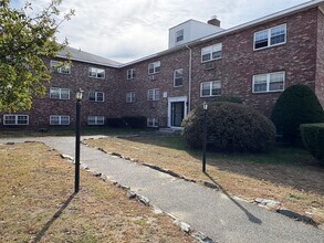 351 Hildreth St in Lowell, MA - Building Photo - Building Photo