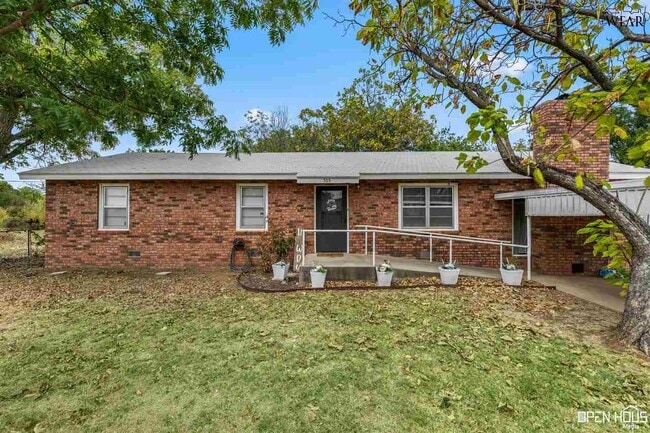 505 S Sycamore St in Archer City, TX - Foto de edificio - Building Photo