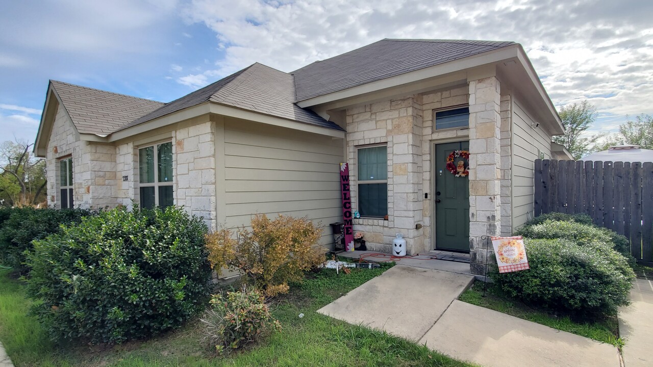 2201 Valley Forge Ave in Temple, TX - Building Photo