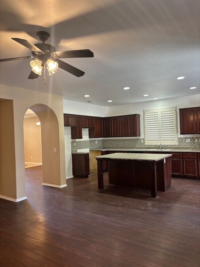 13613 Zircon Way in Victorville, CA - Building Photo - Building Photo