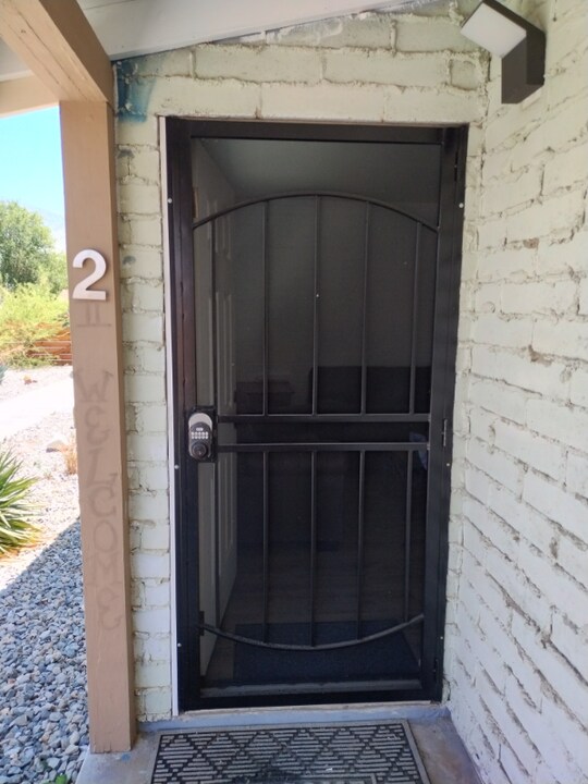 271 S Hay St in Lone Pine, CA - Building Photo