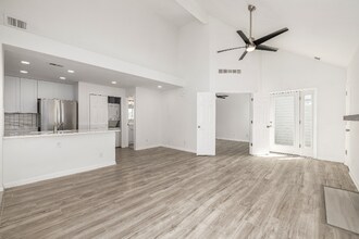 8500 E Jefferson Ave in Denver, CO - Building Photo - Building Photo