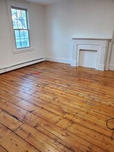 156 Lander St, Unit 2 in Newburgh, NY - Foto de edificio - Building Photo