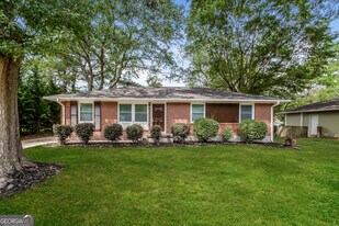 742 King Rd in Jonesboro, GA - Building Photo