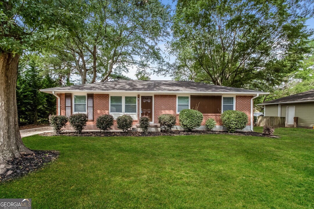 742 King Rd in Jonesboro, GA - Building Photo