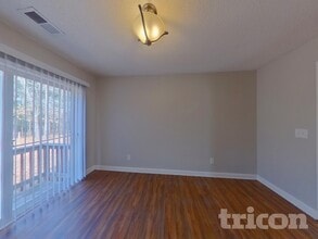 48 Bristlecone Ln in Elgin, SC - Foto de edificio - Building Photo