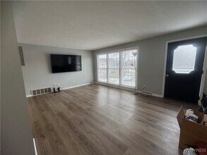 95 Carriage Dr in Orchard Park, NY - Building Photo - Building Photo