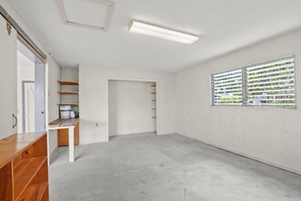 605 Kalanikoa St in Hilo, HI - Building Photo - Interior Photo