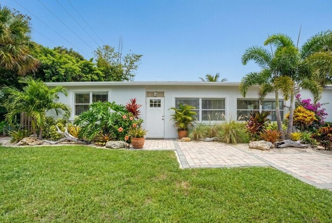 1205 S Lake Dr in Lantana, FL - Foto de edificio - Building Photo