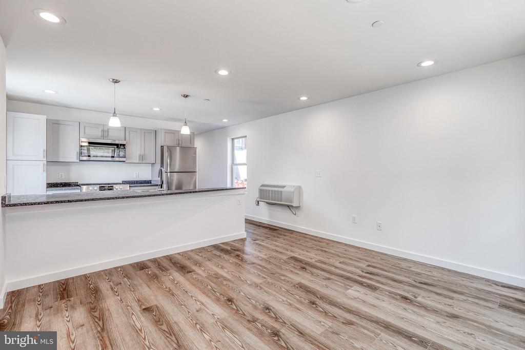 751 N 43rd St in Philadelphia, PA - Building Photo