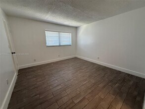 2454 NW 52nd Ave in Lauderhill, FL - Building Photo - Building Photo