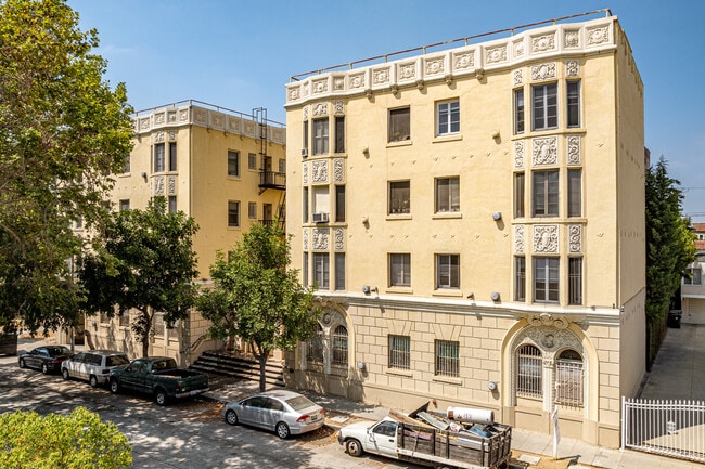 Park Gramercy Apartments in Los Angeles, CA - Building Photo - Building Photo