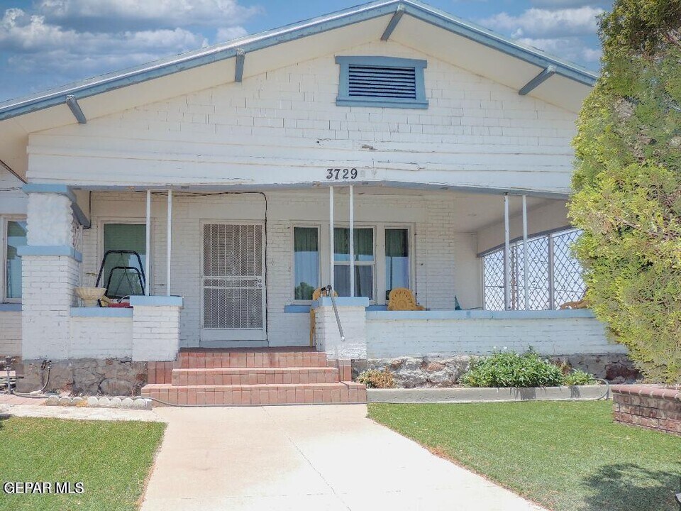 3729 Morehead Ave in El Paso, TX - Building Photo