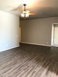 900 Shadowhill St photo'