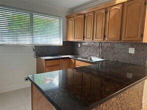 3071 SW 27th Ave in Miami, FL - Building Photo - Building Photo