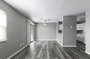 472 Cedarview Ct in Hillsboro, MO - Building Photo