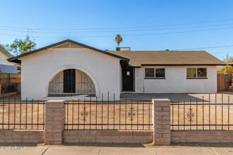 2242 W Pecan Rd in Phoenix, AZ - Foto de edificio - Building Photo