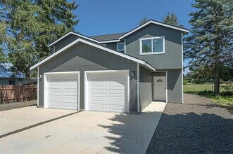 27 S Park Ave in Deer Park, WA - Building Photo - Building Photo