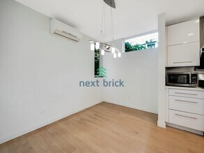 2421 NW 57th St in Seattle, WA - Building Photo - Building Photo