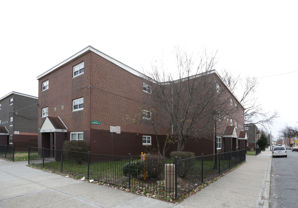 Whitehall Apartments in Philadelphia, PA - Building Photo