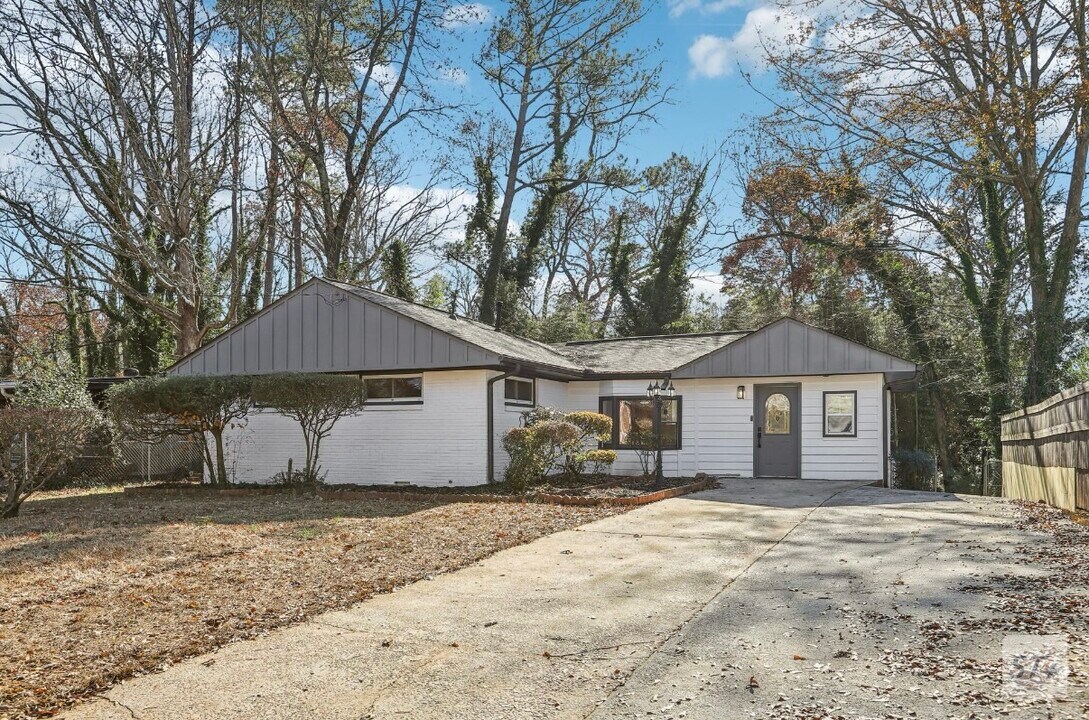 2907 Monterey Dr in Decatur, GA - Building Photo