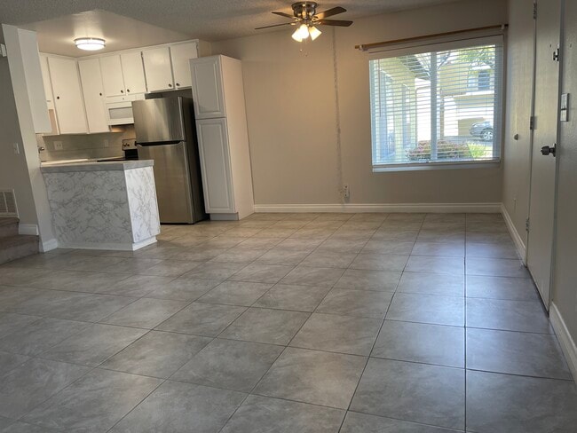 13755 Caminito Vizzini in San Diego, CA - Building Photo - Building Photo