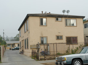 3245 Drew St in Los Angeles, CA - Building Photo - Building Photo