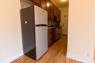 909 W Cornelia Ave, Unit J08P in Chicago, IL - Foto de edificio - Building Photo