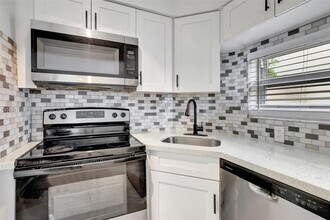 1520 NE 56th St in Fort Lauderdale, FL - Building Photo - Building Photo