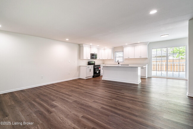 3801 Iron Horse Way in Louisville, KY - Building Photo - Building Photo