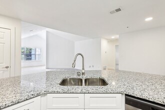 Wesley St. Claire Apartments at Lawrenceville in Lawrenceville, GA - Foto de edificio - Building Photo