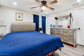 2012 Wright St in Ft. Myers, FL - Building Photo - Building Photo