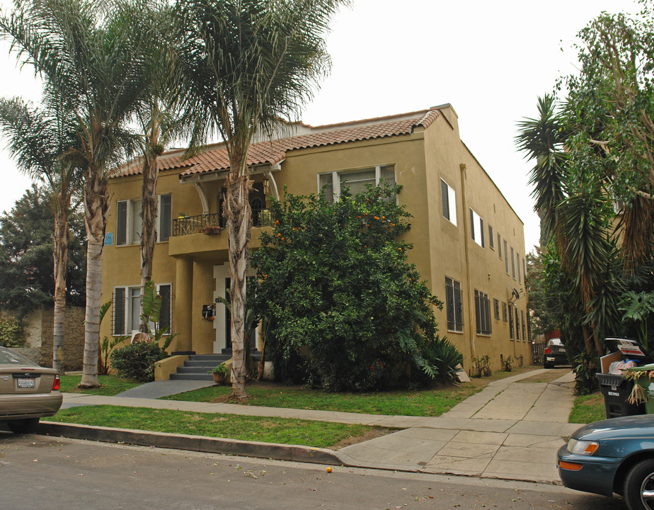 642 N Genesee Ave in Los Angeles, CA - Building Photo