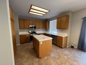 42114 Acacia Way in Temecula, CA - Building Photo - Building Photo
