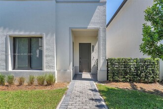 4372 NW 80th Ct in Doral, FL - Building Photo - Building Photo