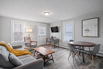 526 Hevey St in Manchester, NH - Building Photo - Building Photo