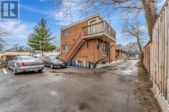 82 Albert St in St Catharines, ON - Building Photo - Building Photo