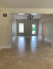 6470 SW 42nd Terrace in Miami, FL - Building Photo - Building Photo
