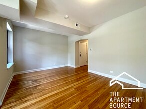 2331 N Kedzie Blvd, Unit 1 in Chicago, IL - Building Photo - Building Photo