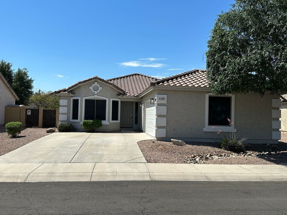437 E Sheffield Ave in Chandler, AZ - Building Photo