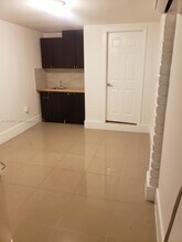 4124 SW 61st Ave in Miami, FL - Building Photo - Building Photo