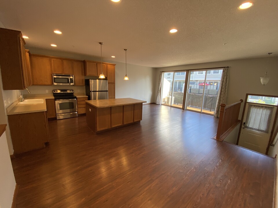 4615 Victor Path, Unit #5 in Hugo, MN - Foto de edificio