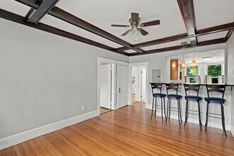 1742 Commonwealth Ave in Boston, MA - Foto de edificio - Building Photo